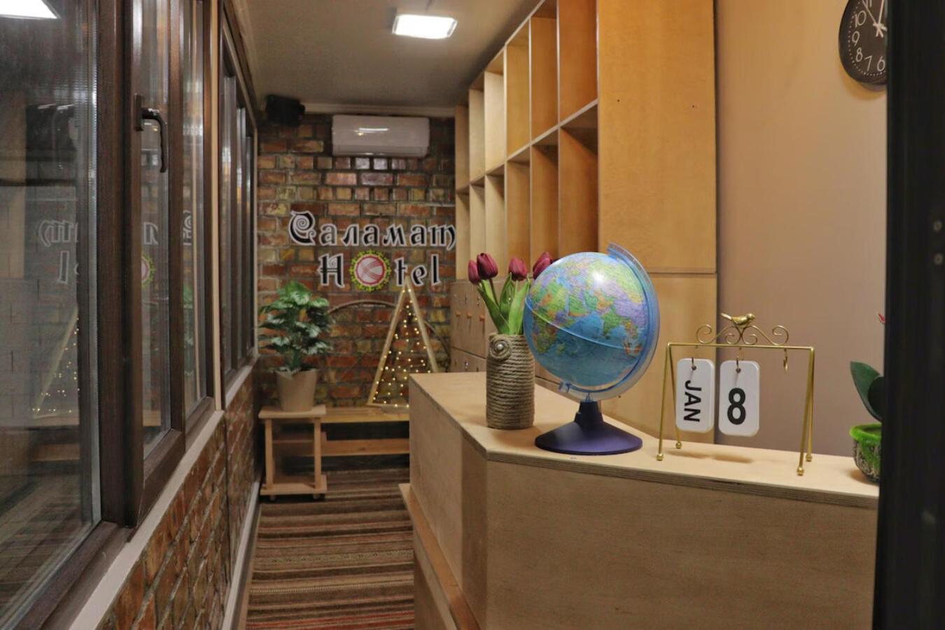 Salamat Hotel Bishkek Esterno foto