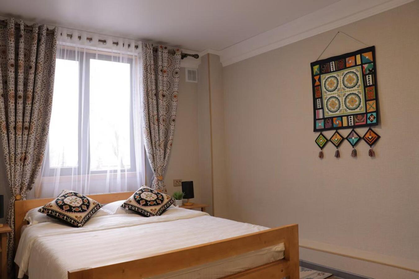 Salamat Hotel Bishkek Esterno foto