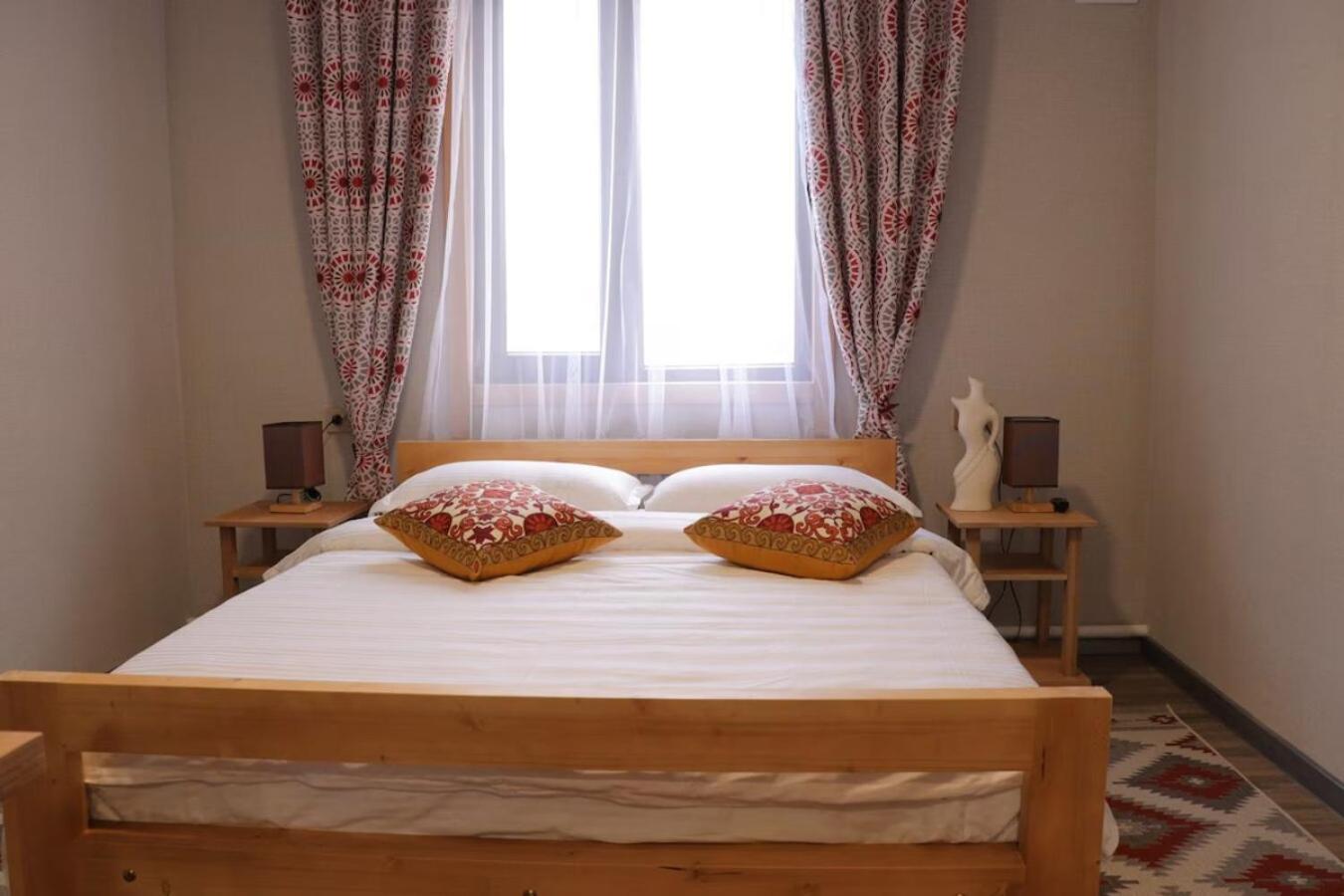 Salamat Hotel Bishkek Esterno foto