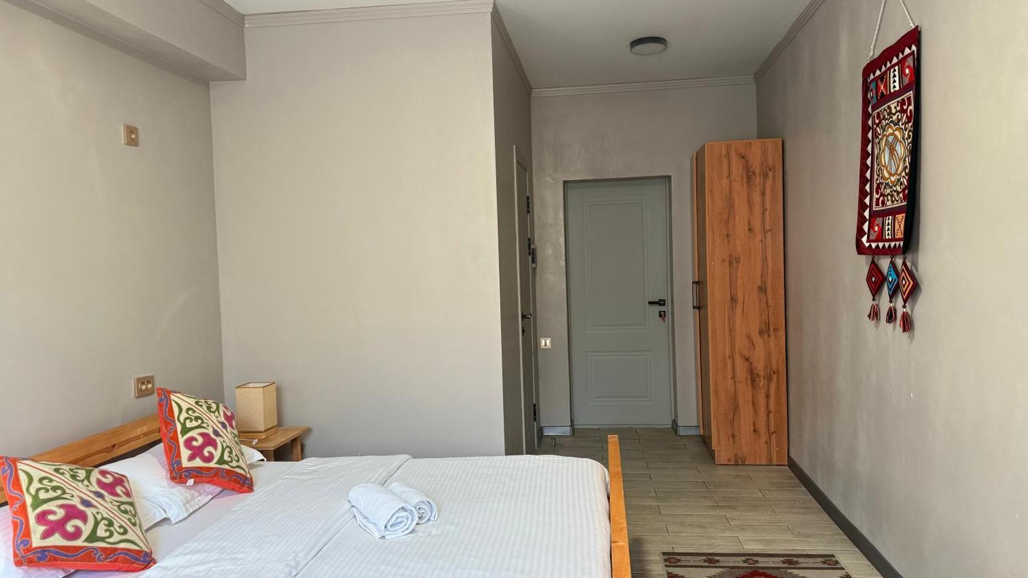 Salamat Hotel Bishkek Esterno foto