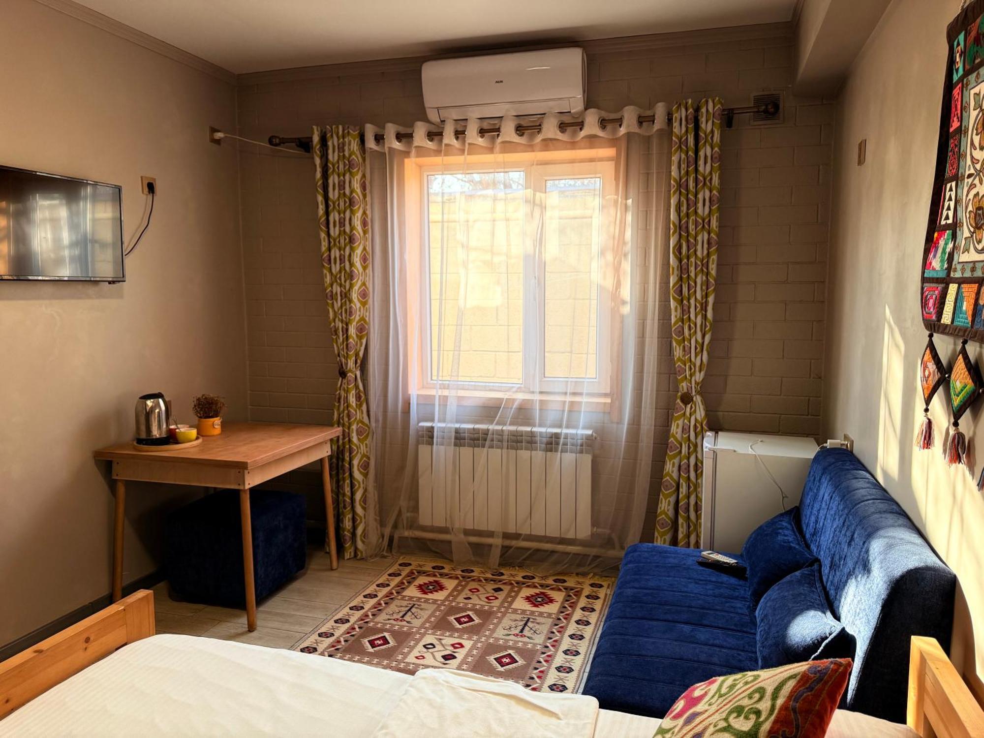 Salamat Hotel Bishkek Esterno foto