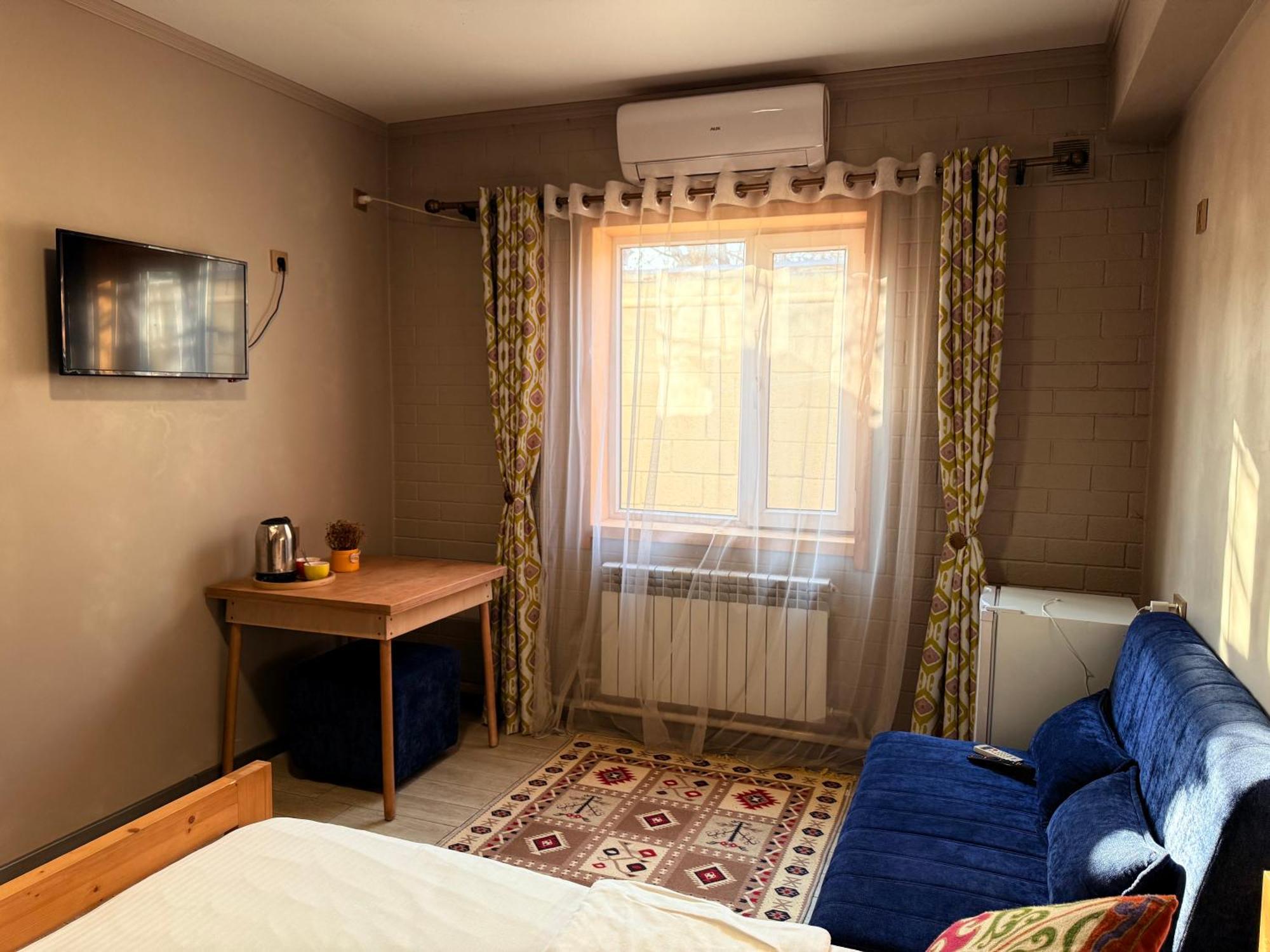 Salamat Hotel Bishkek Esterno foto