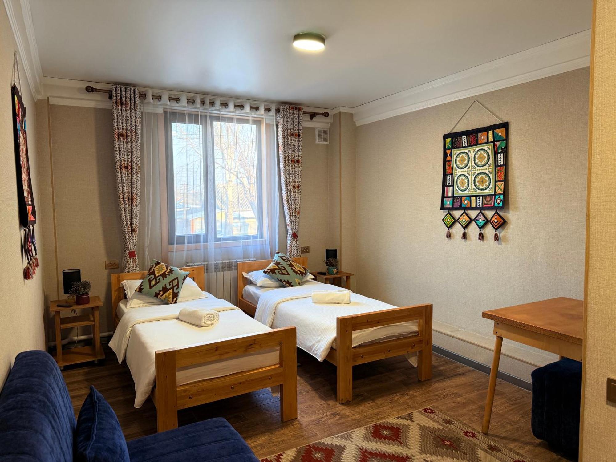 Salamat Hotel Bishkek Esterno foto