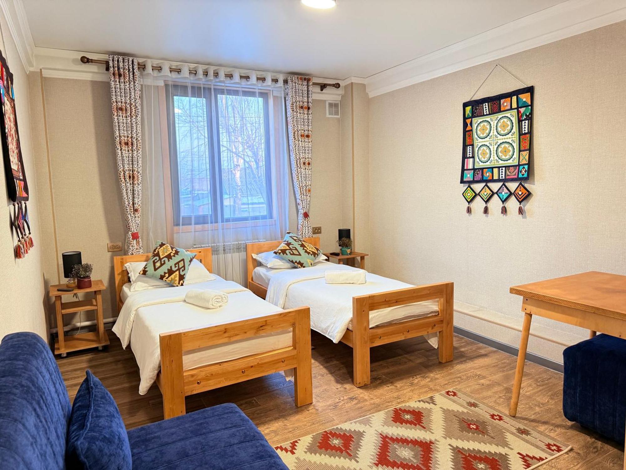 Salamat Hotel Bishkek Esterno foto