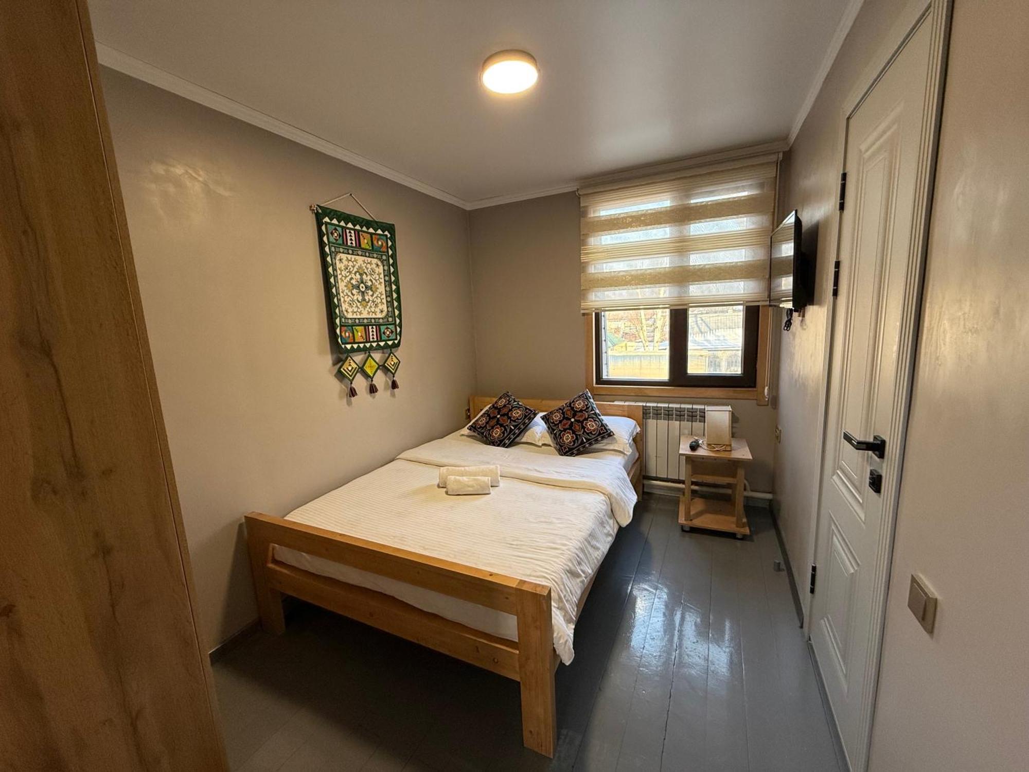 Salamat Hotel Bishkek Esterno foto
