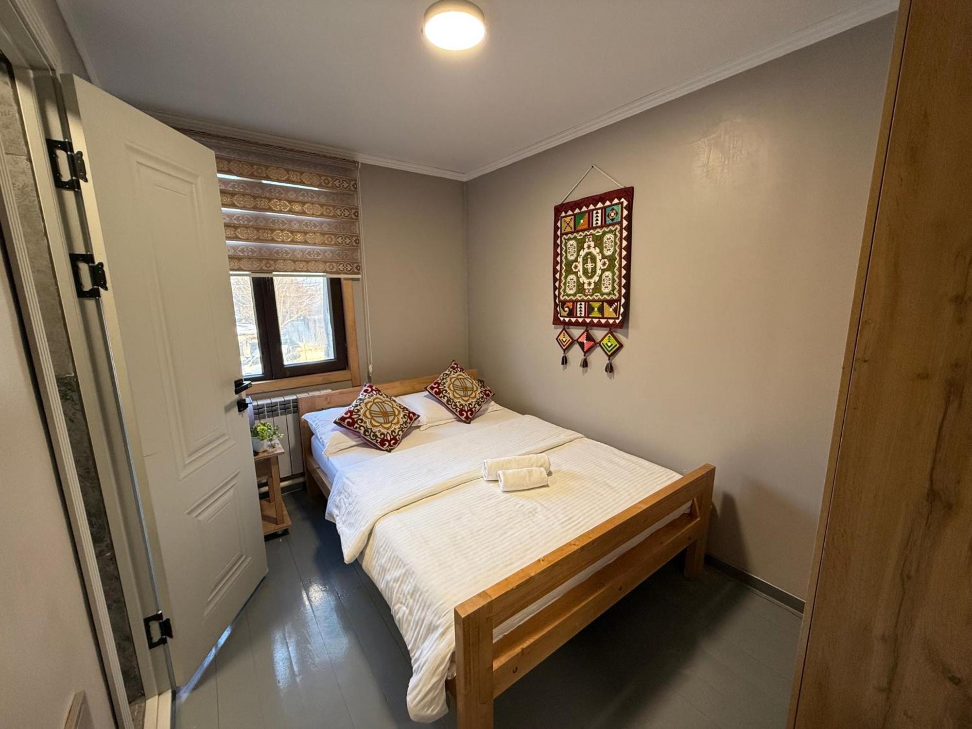 Salamat Hotel Bishkek Esterno foto