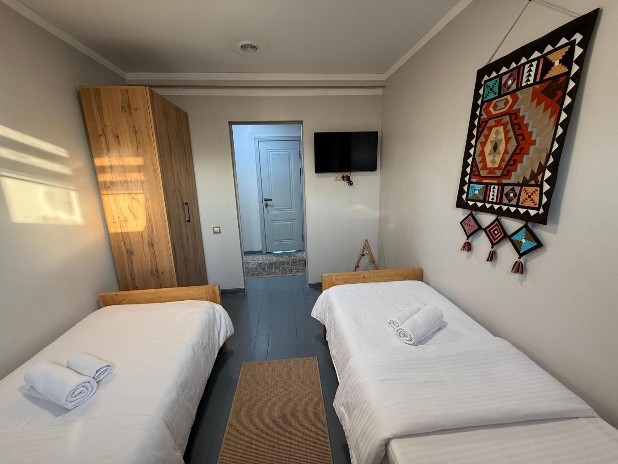 Salamat Hotel Bishkek Esterno foto