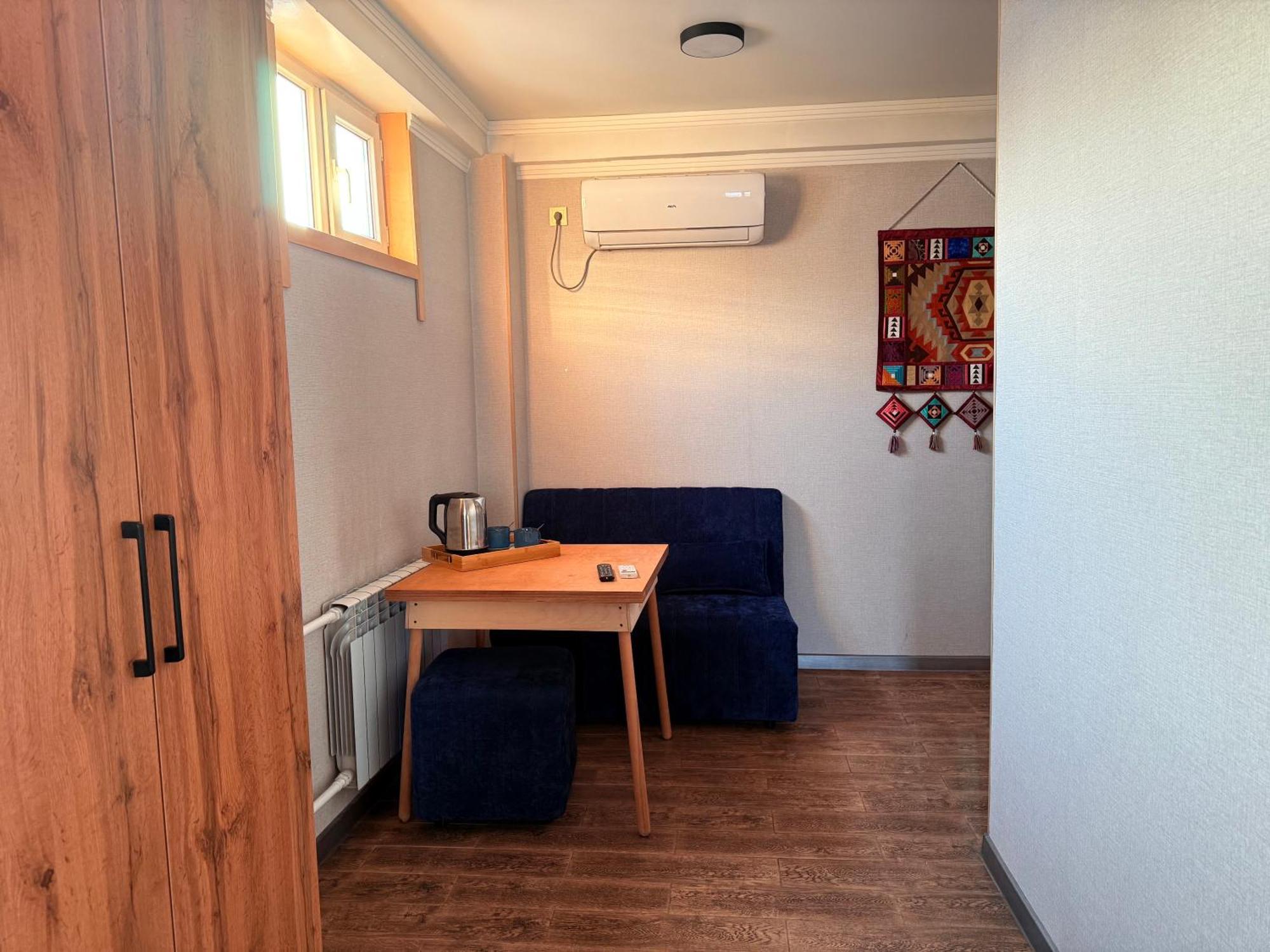 Salamat Hotel Bishkek Esterno foto